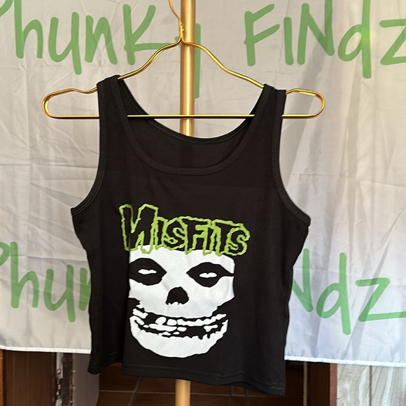 Misfits Inspired Cropped Ribbed Crop Top - Picture 4 of 6